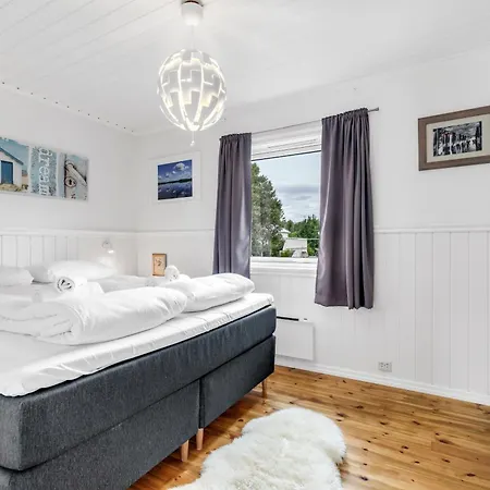 Fairytale House I Groups & Family Daire